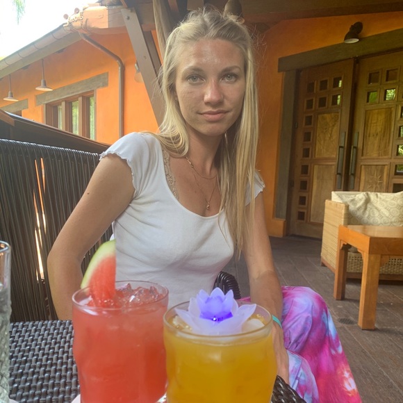 Meet your Posher, Kaley - Picture 2 of 2